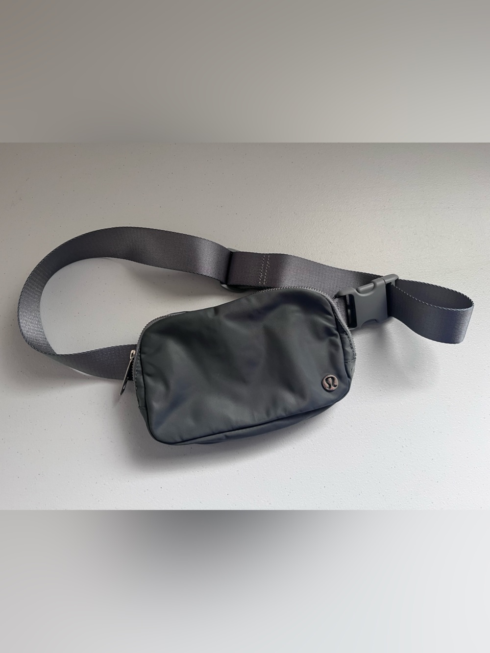 Lululemon OG Everywhere Belt Bag 1L Original Continuous Strap Asphalt Grey NWOT